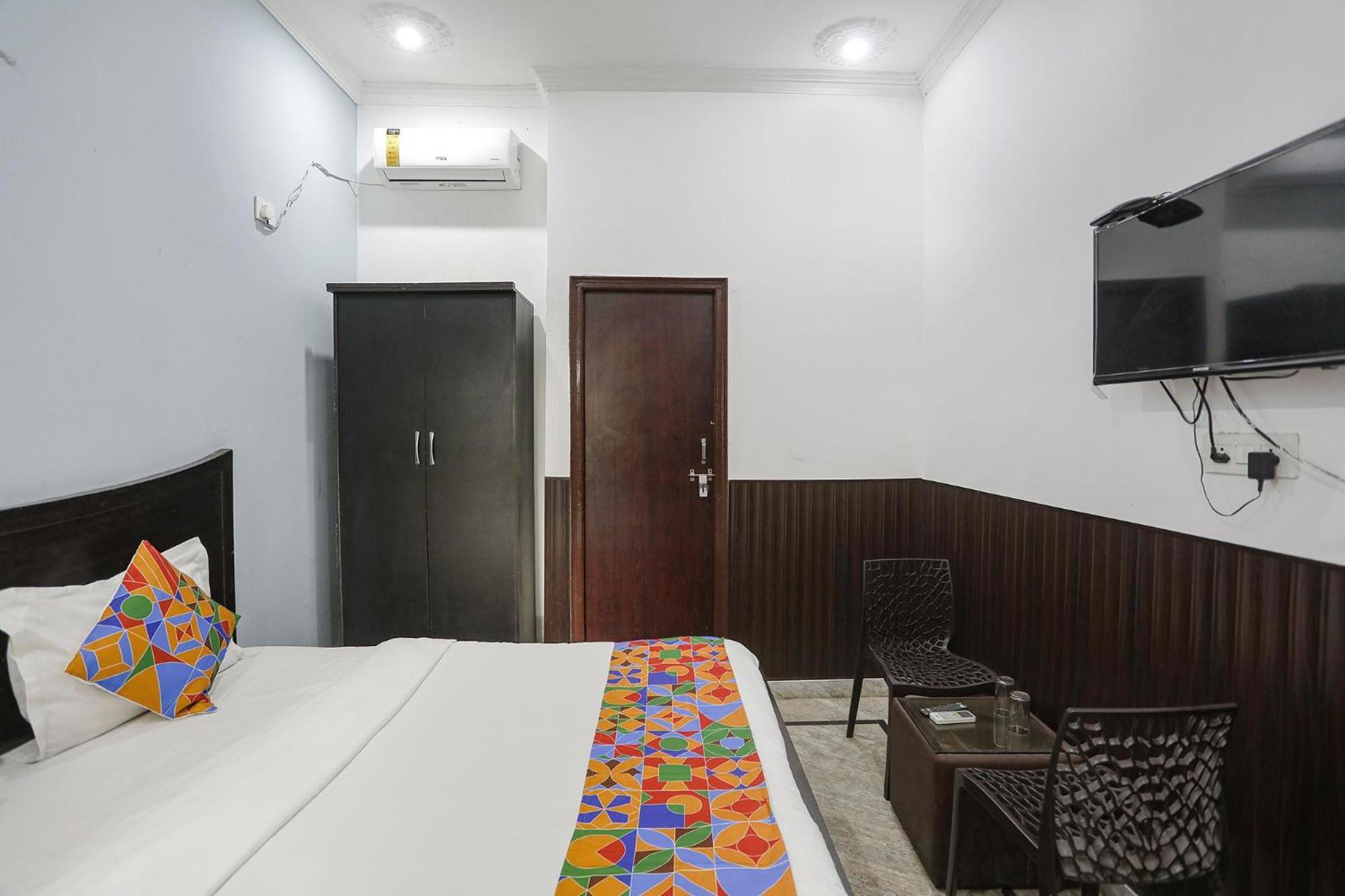 Fabexpress Samira Residency, Near Botanical Garden Hotel Noida Bagian luar foto